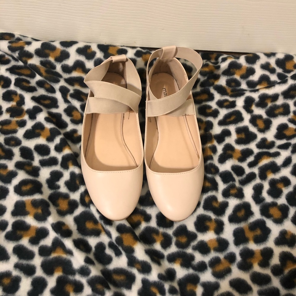 Ballet flats with straps